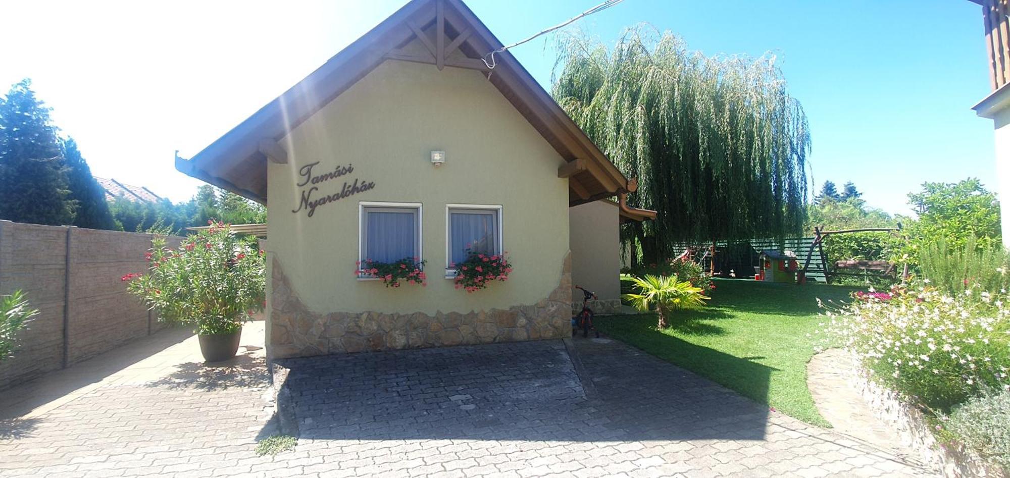 Tamasi Villa- Nyaralohaz Balatonkeresztur Exterior photo